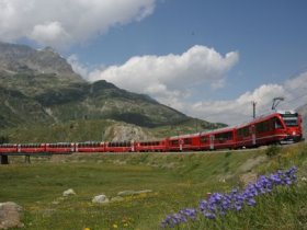 Bild: Bernina Express der Rhätischen Bahn