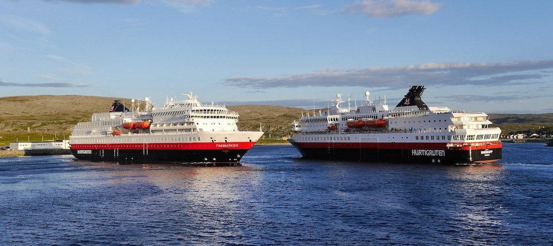 MS-Finnmarken-MS-Nordkapp-Berlevag-Norway. Im Schein der Mitternachtssonne