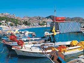 Fischerboote im Hafen von Rhodos.