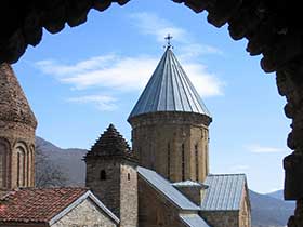 Georgien. Klosteranlage Ananuri an der Militärische Heerstrasse.